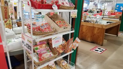 仕事帰りに国見SAにちょいと寄り道。ポテトチップスまで「桃味」だけど食べたいのはきのこ汁（福島県国見町）_20200829_144033