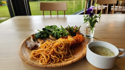 一関市藤沢町黄海の自然食レストラン「ティルズ」でビュッフェランチのバイキング_w1280_20240517_121320
