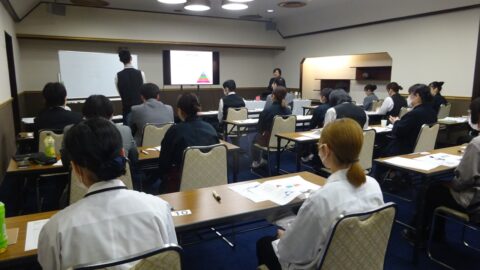 （1日目）旅館業のスタッフ様向けに「組織マネジメント研修」の講師を務めました（岩手県花巻市）_w1280_DSC07376