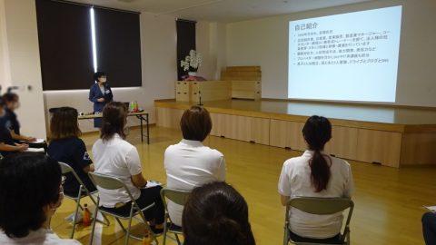 上山市の認定こども園様でビジネスマナー研修の講師を務めました（山形県上山市）_fx_w1280_DSC01159